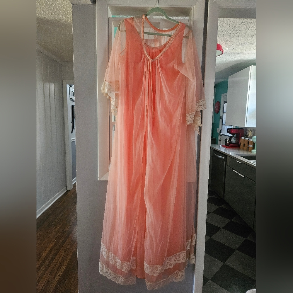 Vintage Peach And Ivory Lace Trim Nightgown and Robe